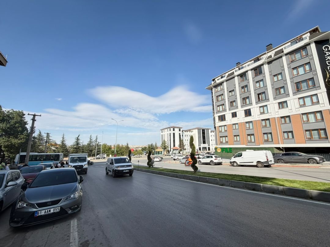 EVLİYE ÇELEBİ MAHALLESİNDE 4 YOLUN ORDA GENİŞ 4+1