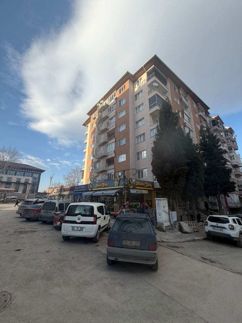 ATATÜRK BULVARINDA SATILIK 3+1