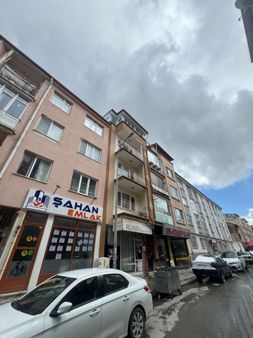 OSMANLI CADDESİNDE SATILIK 3+1 DUBLEKS